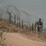 Autorizan retiro de mortal alambre fronterizo