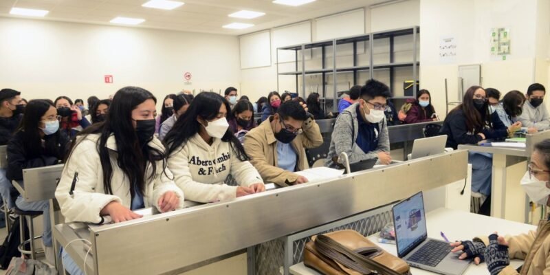 Cubrebocas en el regreso a clase de la UNAM